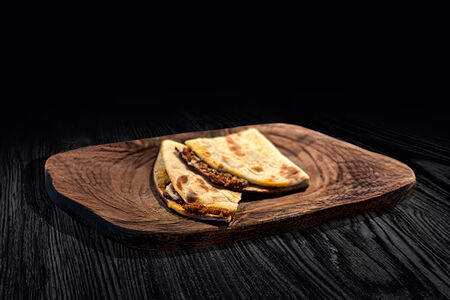 Кесадилья болоньезе