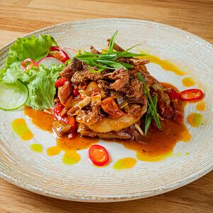 Уши в пивном соусе с пряным картофелем