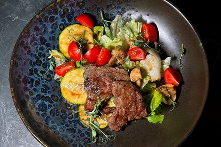 Стейк-салат с телятиной