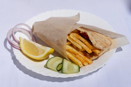 Гиро в булочке маленький