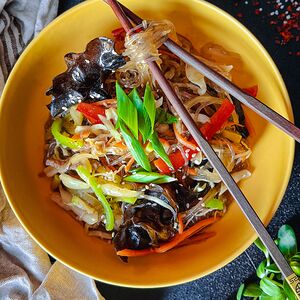  Вок с чапче с говядиной