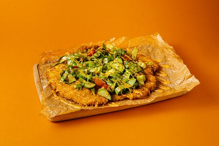 Куриный шницель с салатом