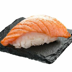 Нигири с лососем татаки