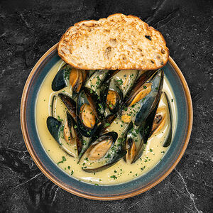 Соте из мидий с соусом дор блю