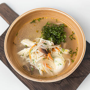 Суп-лапша с домашней курицей и перепелиным яйцом