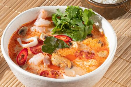 Том ям туристический с морепродуктами