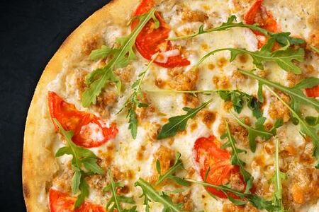 С лососем и рукколой 30 см (тонкое тесто)