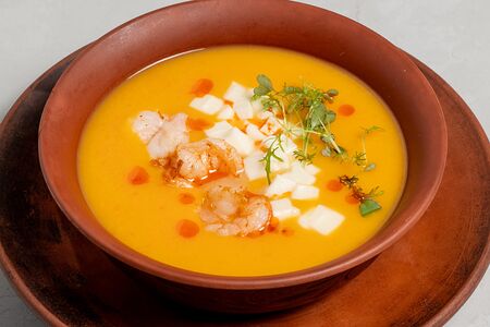 Тыквенный крем суп с брынзой и креветками