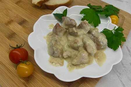 Гуляш из свинины с в белом соусе