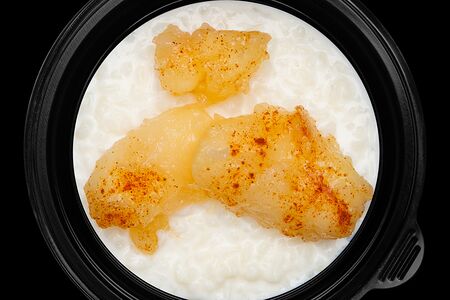 Каша рисовая с яблоком и корицей