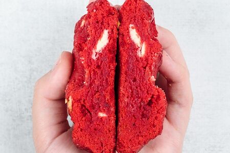 Вишневый кукис с белым шоколадом