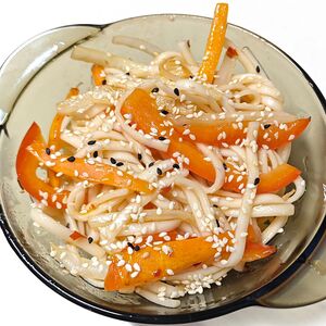 Вок Удон с курицей в шрираче Острый