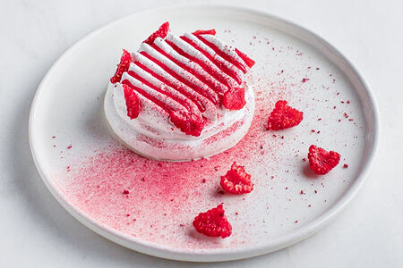 Меренговый тарт с малиной