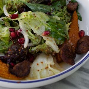 Теплый салат с тыквой и куриной печенью