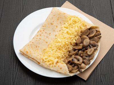 Блин с грибами и сыром
