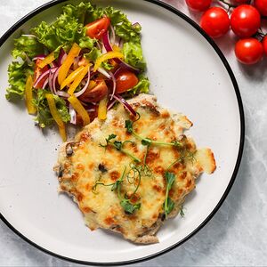 Свинина с грибами и сыром с фрэш салатом