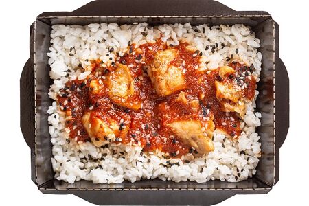 Куриное бедро в сладком соусе с рисом и кунжутом
