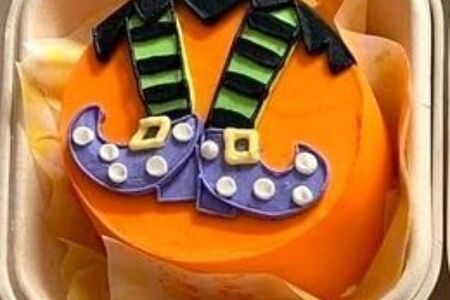 Бенто-торт Оранжевый ножки ведьмы в башмачках