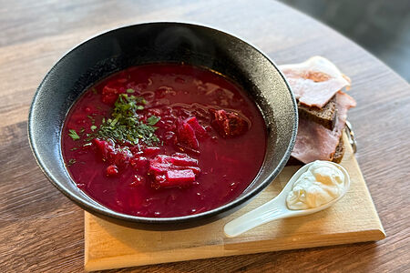 Я- борщ с говядиной и сметаной 300гр