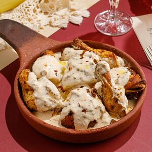 Цыпленок в сметанном соусе со специями