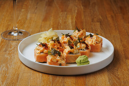 Запеченный ролл Гребешок, лосось и снежный краб