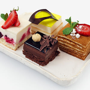 Ассорти из мини-десертов