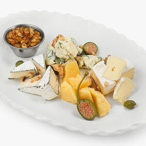 Ассорти из европейских сыров