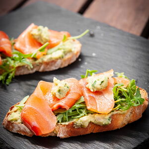 Брускетта лосось