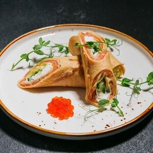 Рулетики из лососем