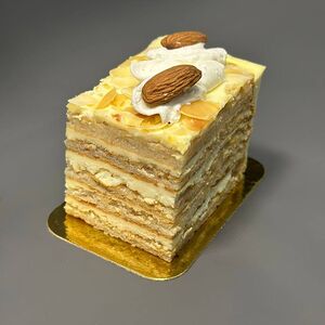Миндальное пирожное