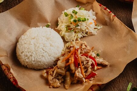 Рис с курицей и овощами