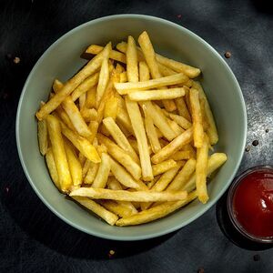 Картофель фри с кетчупом