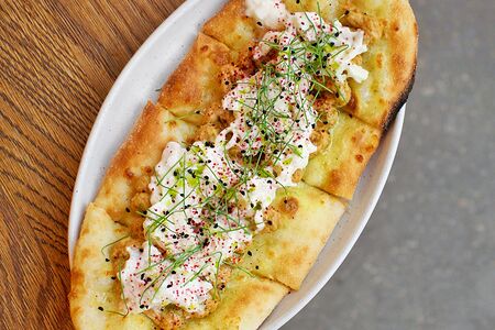 Лепёшка с муссом из лисичек и страчателлой