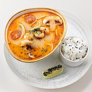 Том ям с креветками на кокосовом молоке