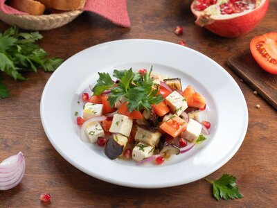 Салат с печеными баклажанами