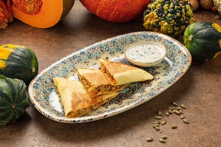 Кесадилья с тыквой и курицей