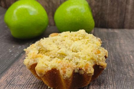 Шарлотка с яблоком