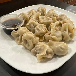 Китайские пельмени со свининой и зеленым луком