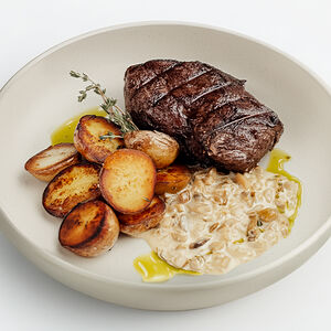 Говяжья вырезка с соусом из белых грибов