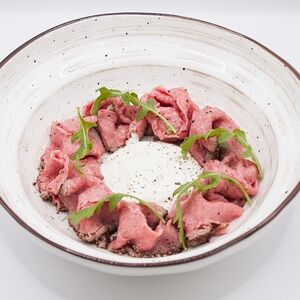 Ростбиф с соусом нисуаз