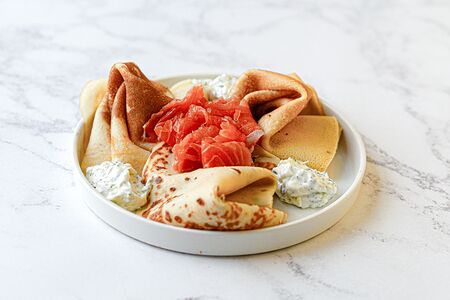 Блинчики с лососем