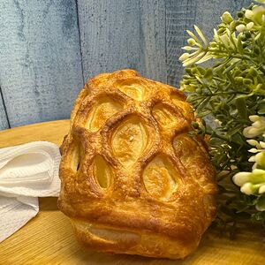 Слойка с ветчиной и сыром