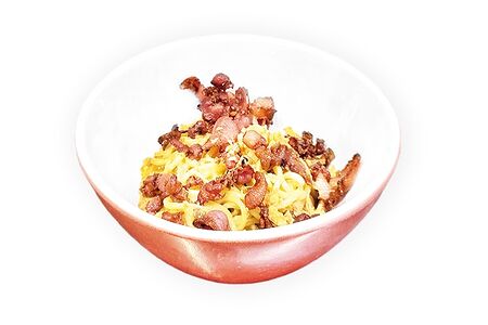 Сырная лапша с японским карри, беконом и хрустящим луком