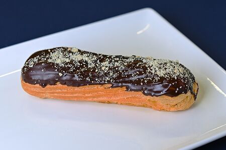 Эклер со сливочным кремом