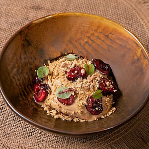 Мусс из жареного шоколада с ромовым бисквитом