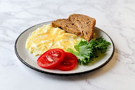 Завтрак с скрэмблом