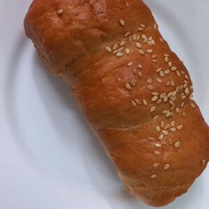 Сосиска в тесте с кунжутом