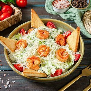 Салат Цезарь с креветками