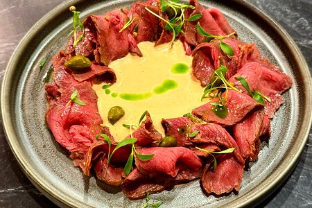 Ростбиф в соусе тоннато