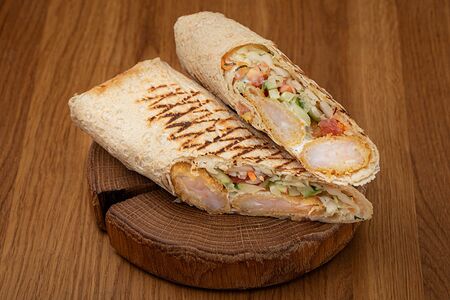 Шаверма с креветками в лаваше